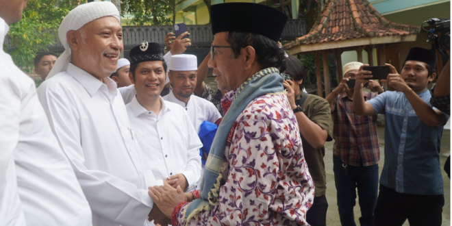 Kunjungan Mahfud MD diterima lansgung oleh Pengasuh Ponpes Al Hamidy