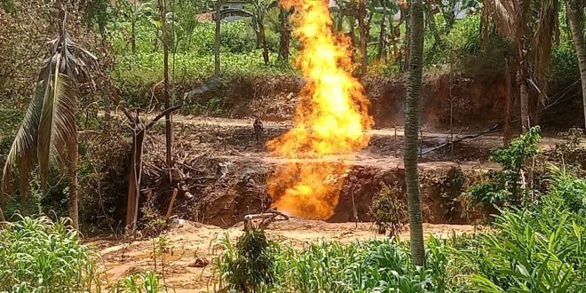 Kondisi api keluar dari Sumur Bor