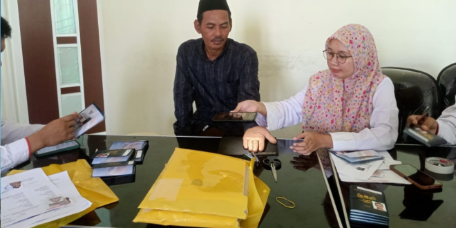 Proses perekaman bio visa jamaah oleh kemenangan Pamekasan ( Dok)
