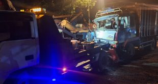 Dua Truk Terlibat Laka di JL. Raya Tanah Merah Bangkalan, Pengemudi Alami Luka