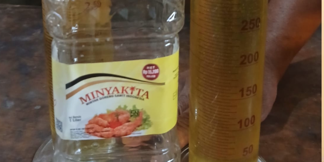 Disperindag Pamekasan Sidak MinyaKita, Kemasan Botol Hanya 975 ml!