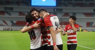 Madura United Menang Dramatis atas PSIS, 10 Pemain Laskar Sape Kerrab Amankan 3 Poin