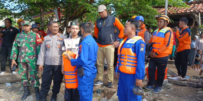TIM Gabungan Lakukan Pencarian Nelayan Hilang di Talang Siring Pamekasan