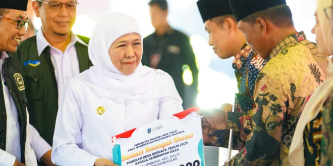 Gubernur Jatim Serahkan Bantuan Sosial Rp6,3 Miliar di Pamekasan, Bupati: Jadi Penyemangat Membangun Daerah