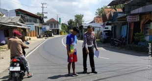 Kurang Hati-Hati Di Jalan, Microbus Seruduk Motor di Pakong