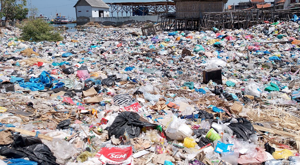 Darurat Sampah di Pelabuhan Branta, Lingkungan dan Ekonomi Terancam