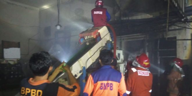 Kebakaran Gudang Rokok di Blumbungan Pamekasan, Kerugian Ditaksir Mencapai Puluhan Miliar