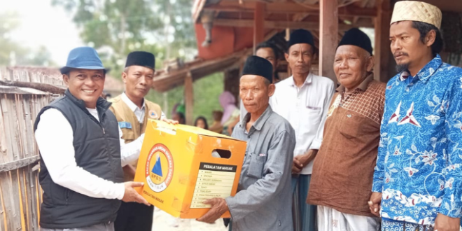 Wabup Sukriyanto Serahkan Bantuan ke Korban Kebakaran di Proppo