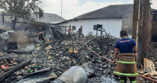 Lima Toko Ludes Dilalap Api di Ganding Sumenep, Diduga Akibat Korsleting Listrik