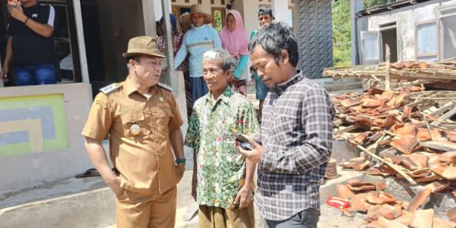 Wabup Pamekasan Pastikan Penanganan Cepat Warga Terdampak Angin Kencang di Palengaan