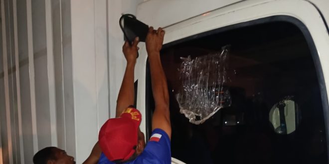 Aksi Sigap Damkar Pamekasan Selamatkan Anak yang Terkunci di Mobil Box