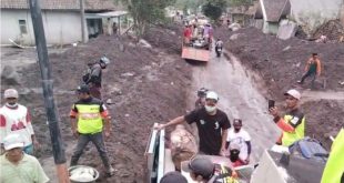 Relawan Jaga Kota Salurkan Bantuan dan Evakuasi Perabotan Warga Supiturang