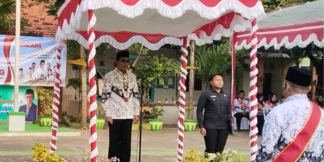 Pimpin Upacara Hari Guru, Bupati Kholilurrahman Dorong Reformasi Pendidikan Bersih dan Berintegritas