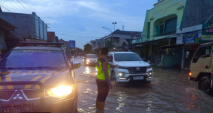 Banjir Rendam Lima Dusun di Blega, Polisi Pastikan Arus Lalu Lintas Kembali Lancar