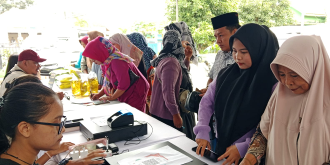 Disperindag Pamekasan Bersama BI Gelar Pasar Murah di Waru