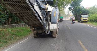 Perbaikan Jalan di Jrengik Sampang, Pengendara Diminta Bersabar