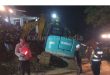 Truk Fuso Muat Ekskavator Terguling di Pegantenan, Berhasil Dievakuasi