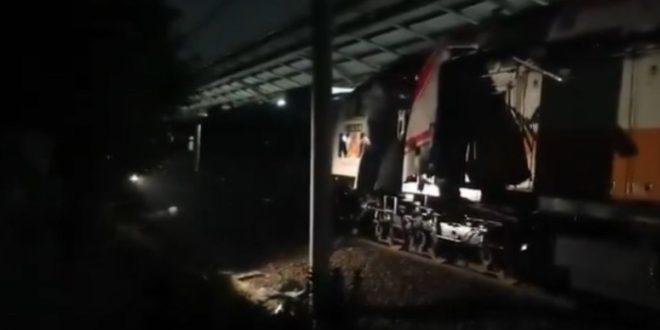 Tabrakan KRL dan KA Jarak Jauh di Bekasi Timur, Evakuasi Masih Berlangsung