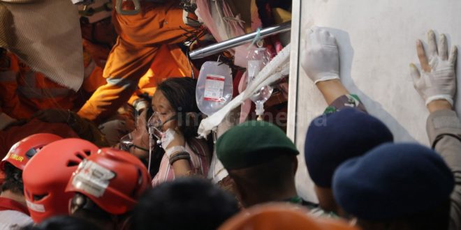 Update Kecelakaan KA Bekasi Timur: 10 Jenazah Teridentifikasi, 5 Masih Proses