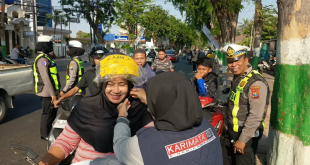 Karimata Bagi Helm Gratis, Ludes dalam Sekejap