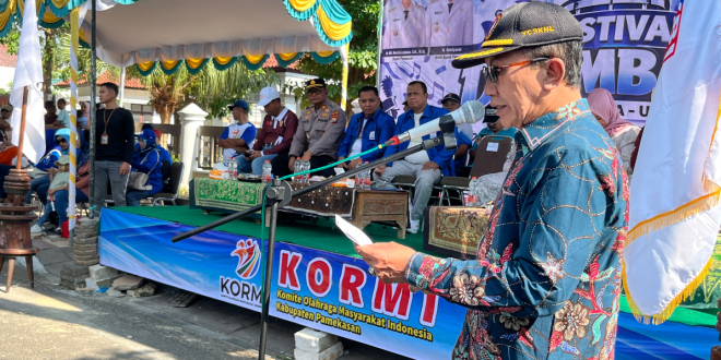 Meriahkan Harjad ke-496, Festival Drum Band Pamekasan Ikut Gerakkan UMKM